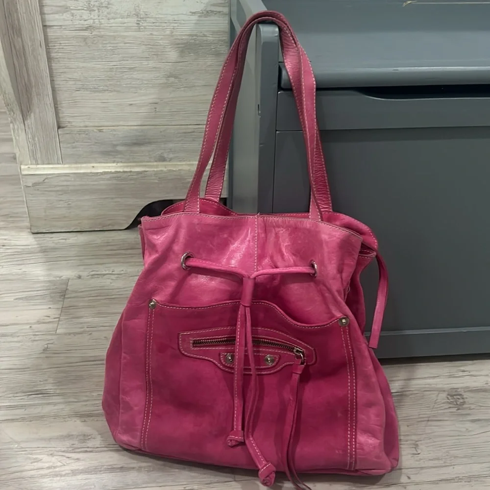 Innue Pink Italian Leather Shoulder Bag